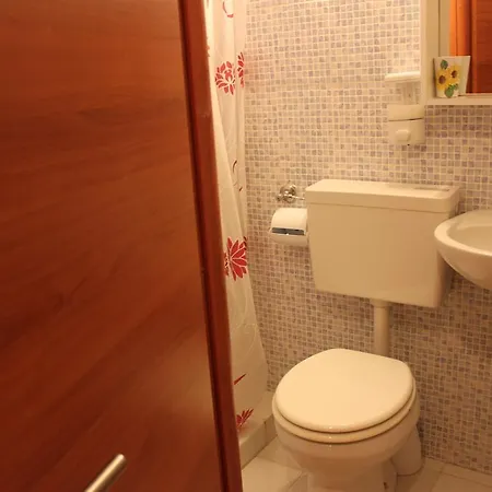 Bed and breakfast Adone House 2*
