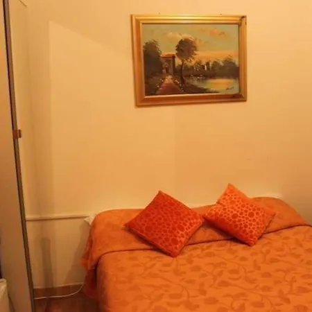 Oda ve Kahvaltı Adone House
