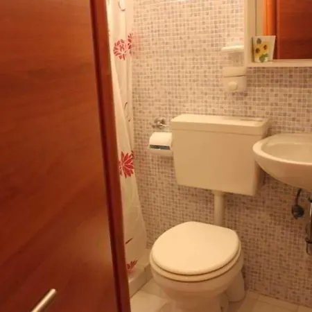 Adone House Panzió